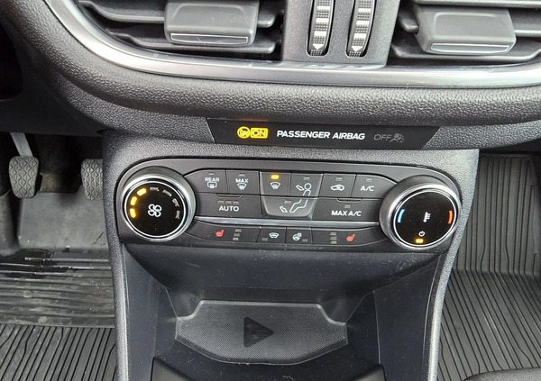 Ford Focus cena 51900 przebieg: 83400, rok produkcji 2020 z Legionowo małe 137
